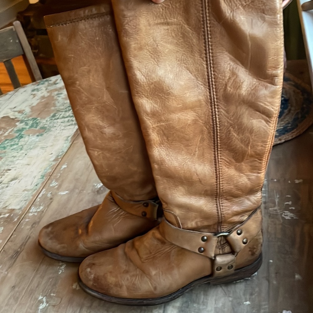 FRYE DISTRESSED LEATHER BOOTS SIZE SIX - Picture 6 of 10